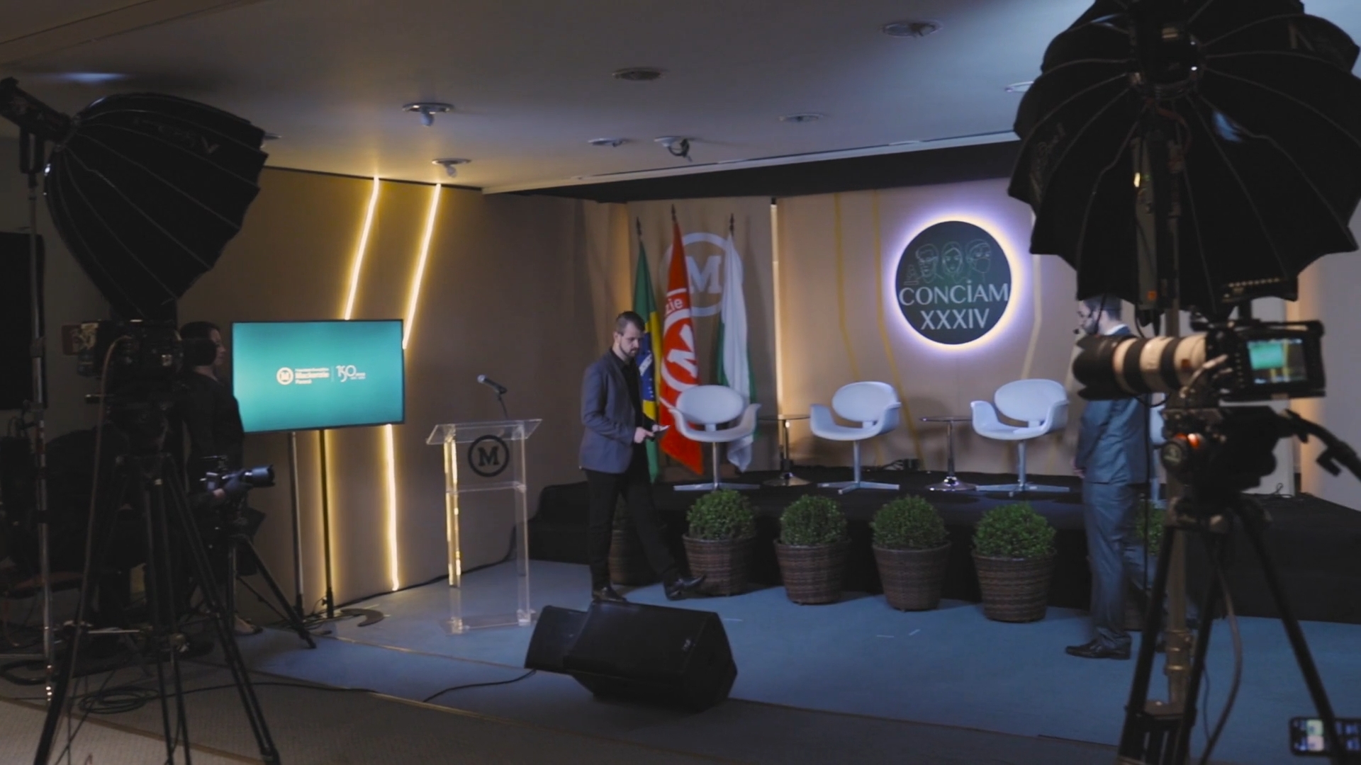 transmissões ao vivo profissionais Curitiba, produção audiovisual corporativa, produtora de vídeos em Curitiba, cobertura de eventos Mackenzie, lives simultâneas Curitiba, produtora audiovisual Paraná, produção de eventos híbridos, vídeos institucionais, transmissões de congresso, produtora de vídeos no Sul do Brasil, produção audiovisual de grande porte, equipe técnica de filmagem